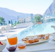 9 Best Breakfasts With a View!