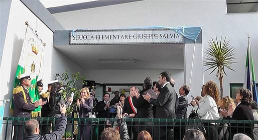 Una scultura per ricordare Giuseppe Salvia nella scuola a Tiberio