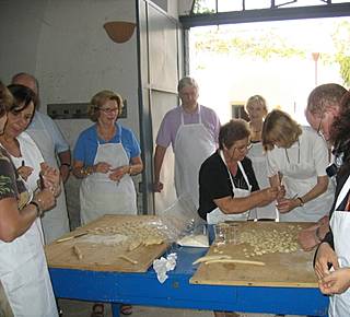  Corsi di cucina  , degustazione vino e olio  Hotel