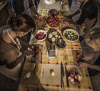 TUSCAN AND MEDIEVAL PEOPLE COOKING COURSE Hotel