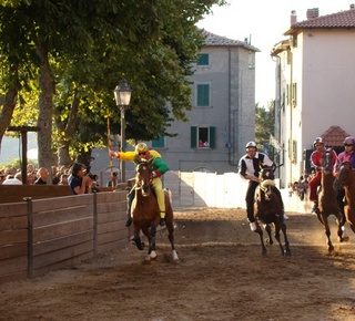 Il Palio delle Contrade di Castel del Piano Hotel