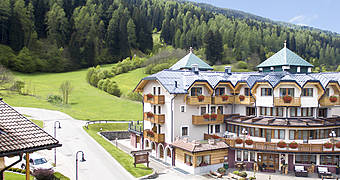 Tevini Dolomites Charming Hotel Commezzadura Hotel